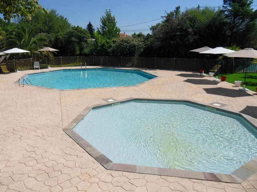 Zelt mit Terrasse und Pool - Image 1