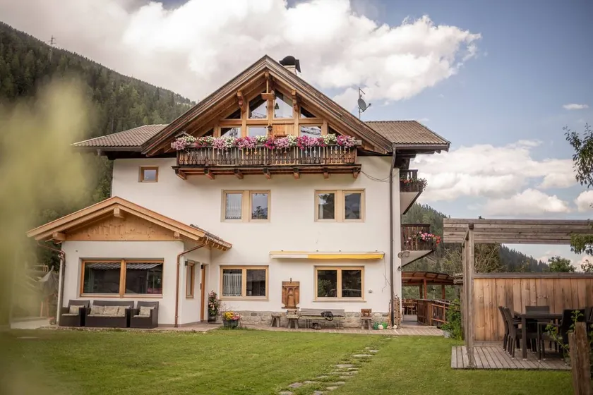 Appartamento con terrazza, griglia e giardino | Vista sul giardino - Image 1