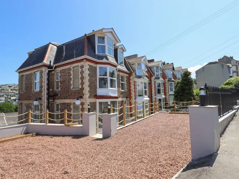 Child-friendly lovely cottage with garden & hot tub | Beach view | Pets allowed - Image 1