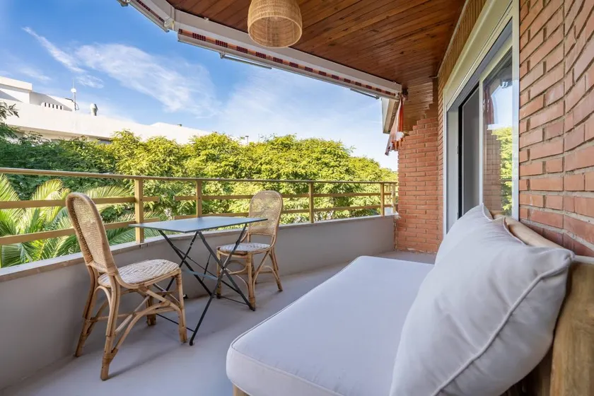 Flat with garden & pool - Image 1