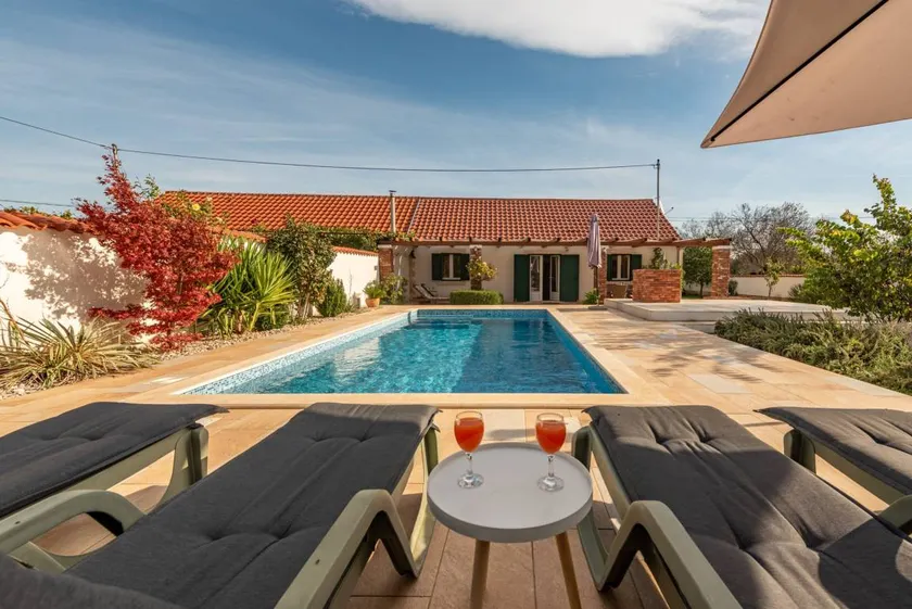 Voll ausgestattete wunderschöne Villa mit Garten, Grill und privatem Pool | Bergblick - Image 1