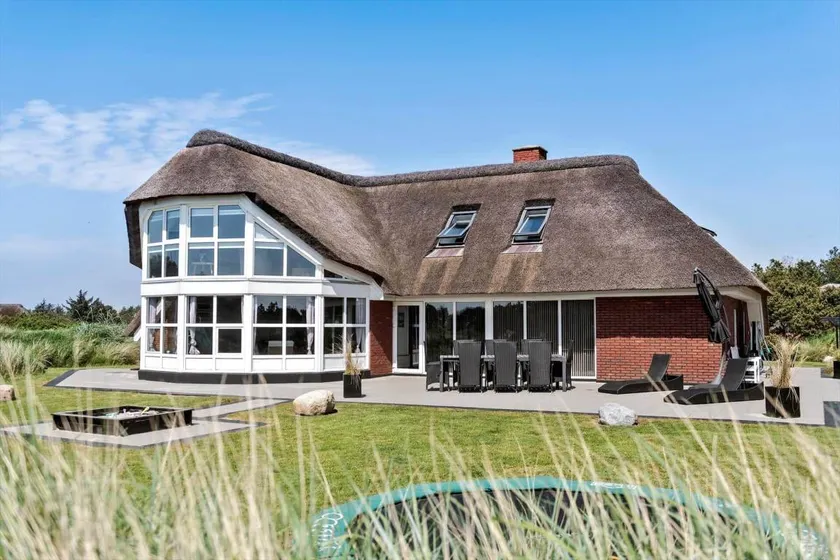 House with terrace, pool & sauna - Image 1