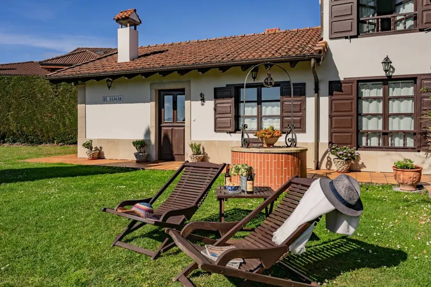 House with garden, terrace & barbecue | Garden view - Image 1