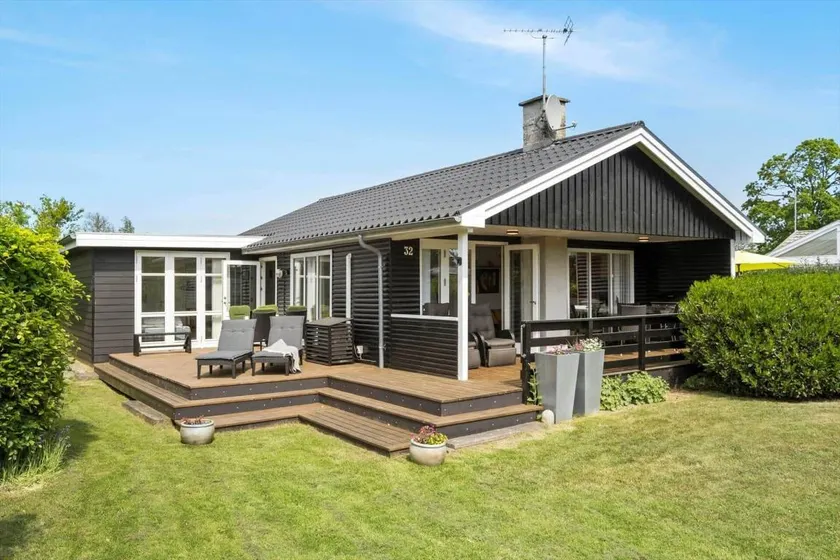 Pleasant holiday home with barbecue & terrace | Pets allowed - Image 1