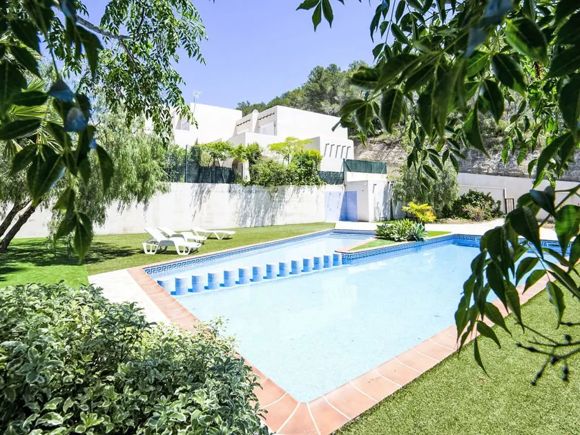 Ferienhaus mit Pool, Terrasse und Garten - Image 1
