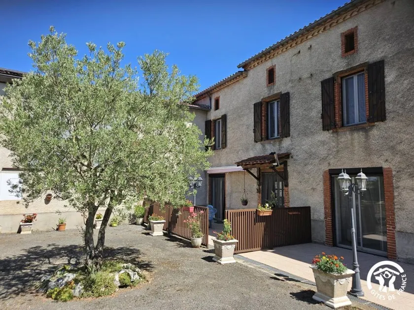 Gite with terrace & garden - Image 1
