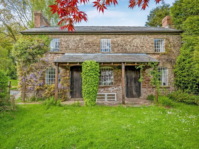 Family-friendly pleasant cottage with barbeque & garden | River view | Pet-friendly - Image 1