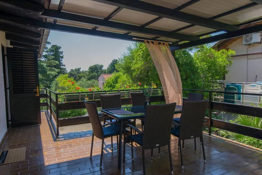 Charmant appartement de vacances avec terrasse | Vue sur l'eau | Avec animaux admis - Image 1