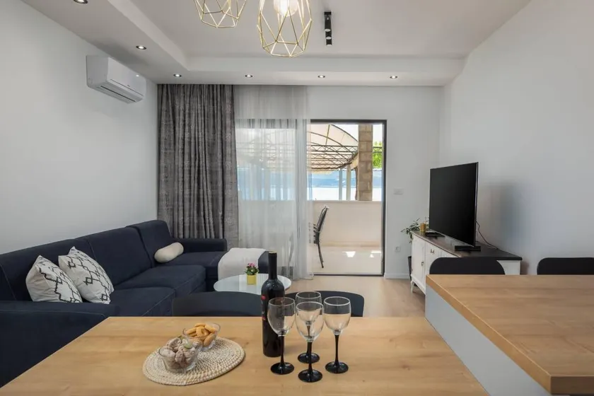Holiday apartment with BBQ & terrace | Sea view - Image 1