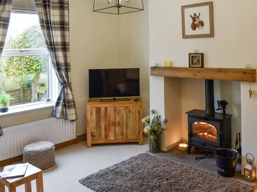 Family-oriented pleasant cottage with garden | Pets are welcome - Image 1