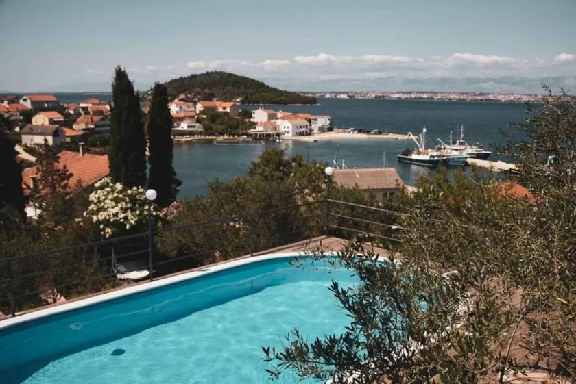 Flat with terrace & pool | Sea view - Image 1