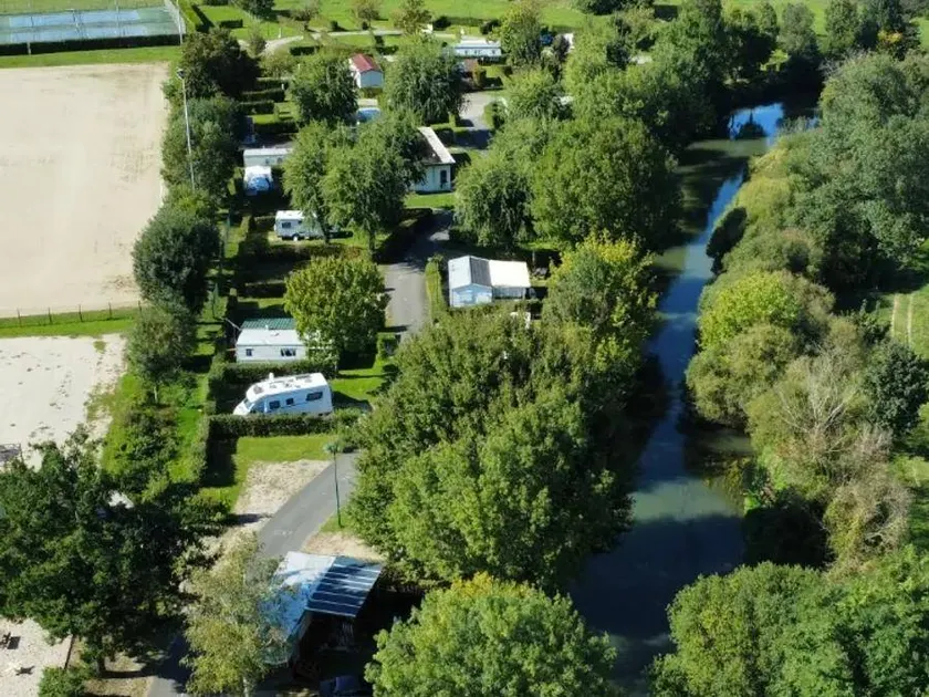 Nice mobile home with terrace & heated pool - Image 1