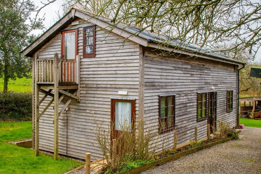 Lodge with garden & barbeque - Image 1