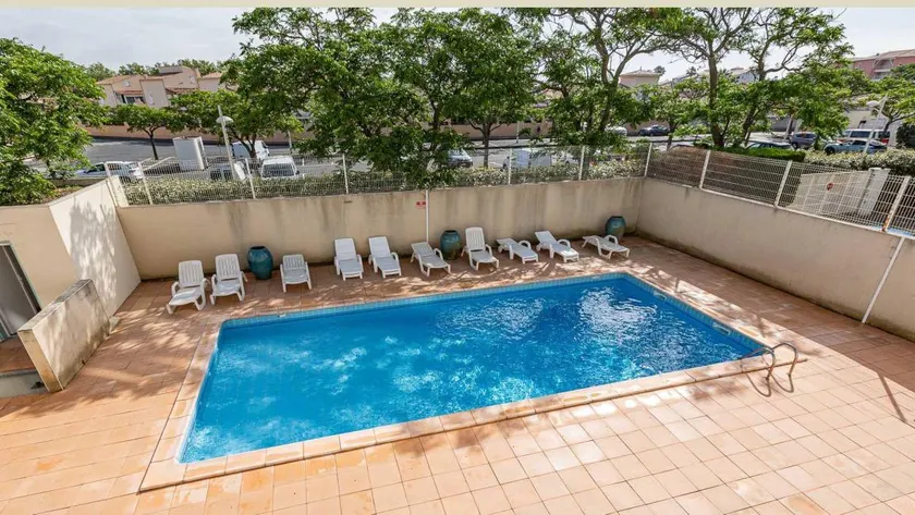 Appartement de vacances avec jardin, terrasse et piscine - Image 1