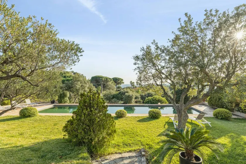 Small Charming House With Pool Near Shops and Beaches - Image 1