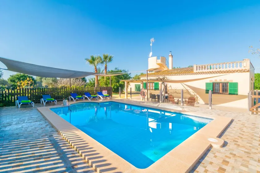 Villa avec barbecue, piscine privée et terrasse - Image 1