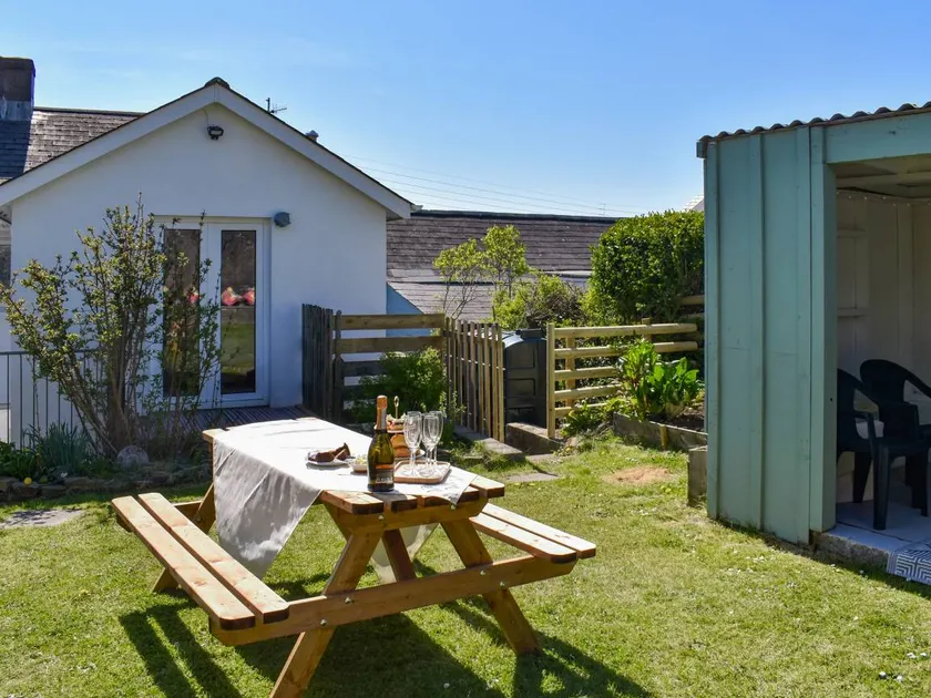 Family-oriented cottage with garden & barbeque | River view | Pets allowed - Image 1