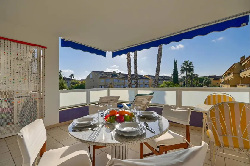 Children-friendly ample holiday apartment with pool & garden - Image 1