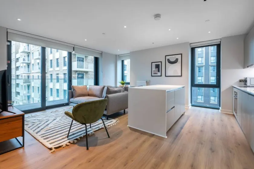 Flat with terrace - Image 1
