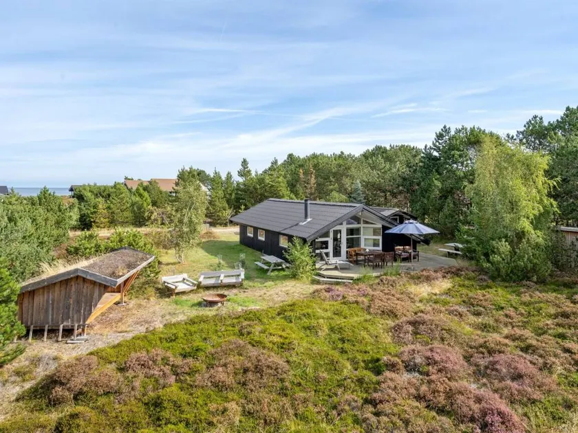 Family-friendly holiday home with terrace & BBQ | Next to the beach | Pets allowed - Image 1