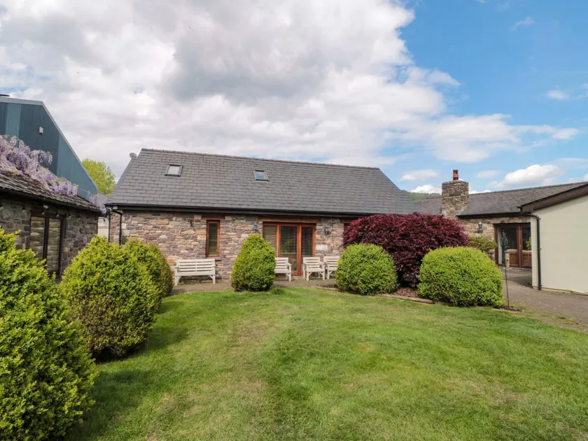 Family-friendly nice cottage with garden - Image 1