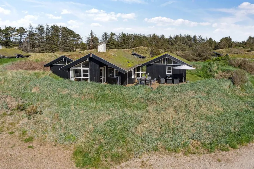 Fully equipped holiday home with private pool, jacuzzi & sauna | Pet-friendly - Image 1