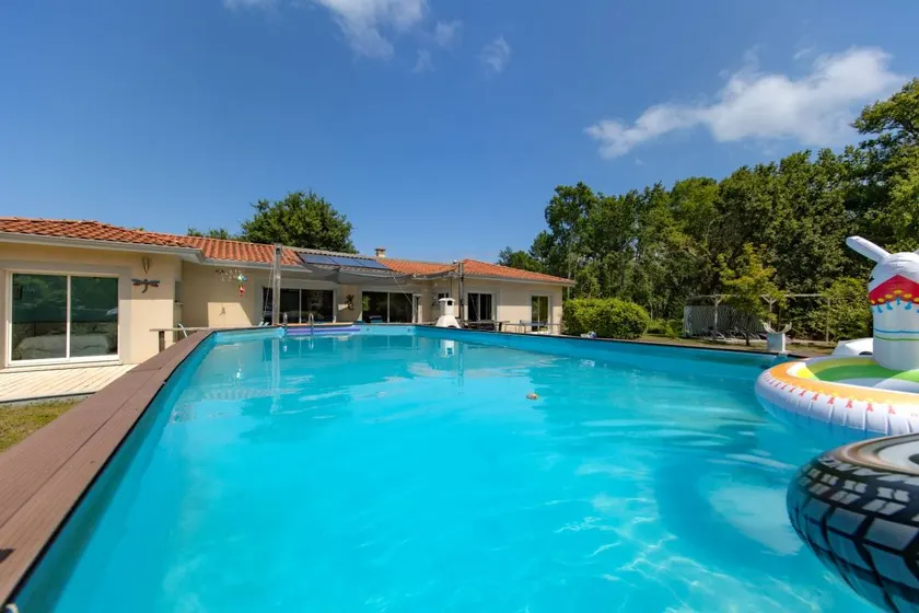Magnifica villa adatta alle famiglie con sauna, piscina e terrazza | Vista sul giardino - Image 1