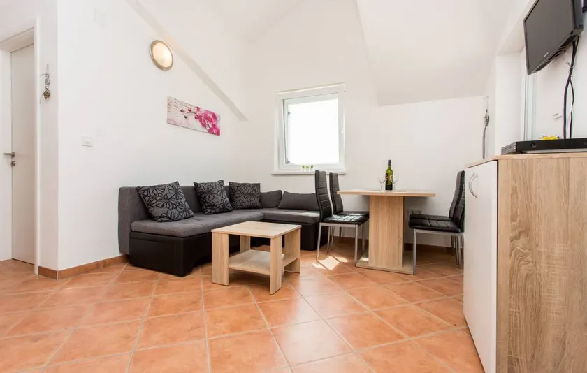 Flat | Garden view - Image 1