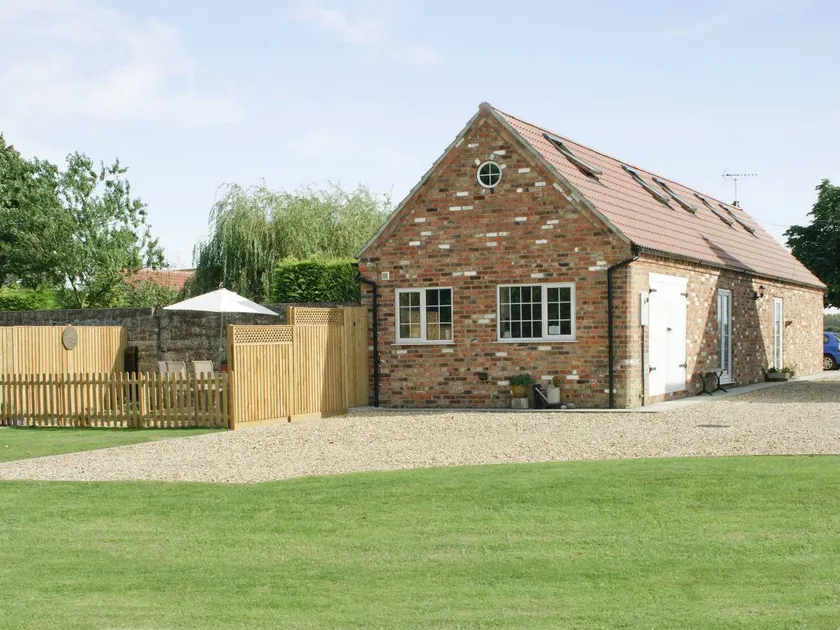 Cottage with garden | River view - Image 1