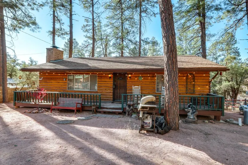Deck & Forest Views: ‘Black Bear Cabin' in Payson - Image 1