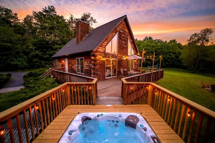 Incredible New York Cabin with a Spa and Movie Theater - Image 1