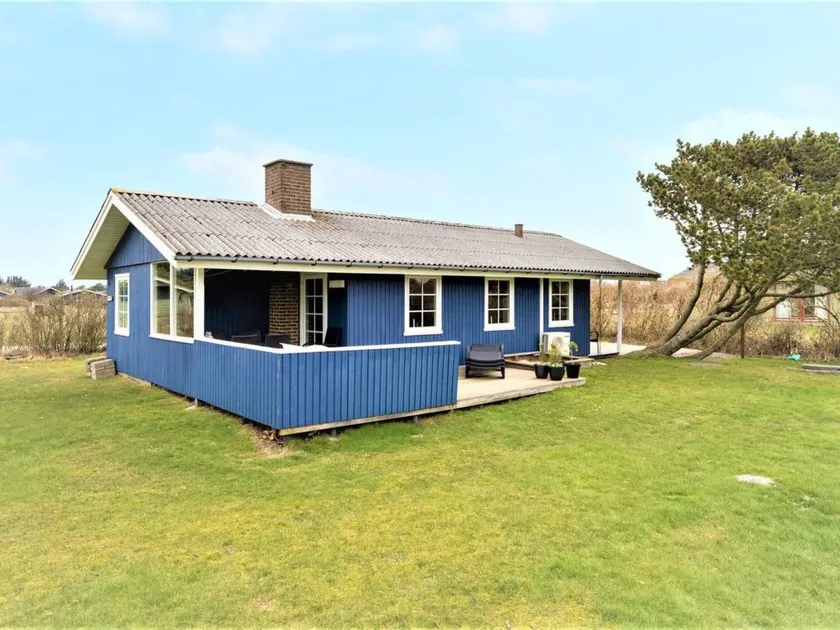 House with terrace - Image 1