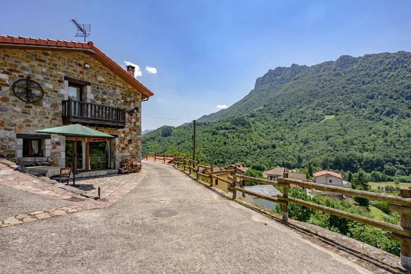 Llar de Cosme: Casa rural en el corazón del Parque Natural de Redes, Asturias - Image 1