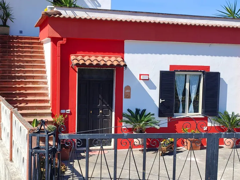 Holiday Home 'Casetta Esmeralda' with Sea View, Private Terrace and Wi-Fi - Image 1
