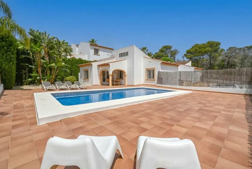 Holiday park with BBQ, terrace & private pool - Image 1