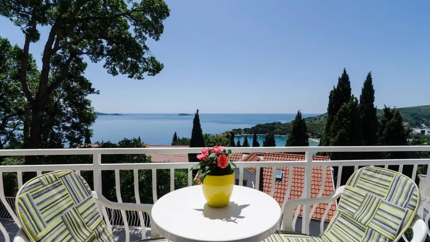 Apartment | Sea view | Next to the beach - Image 1
