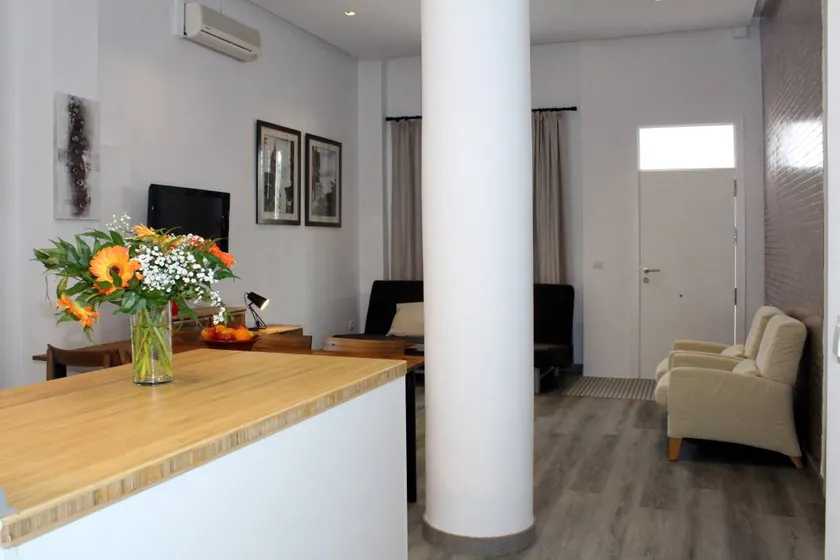 Holiday Home 'Spacious Apartment in Triana' with Wi-Fi and Air Conditioning - Image 1