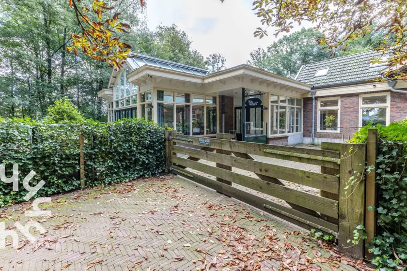 Holiday home with barbecue, garden & terrace - Image 1