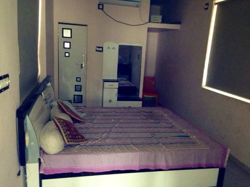 Home is located nearby big cities. (1) - Image 1