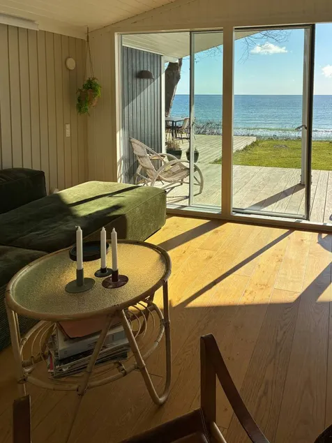 True atmosphere with sea view and beach - Image 1