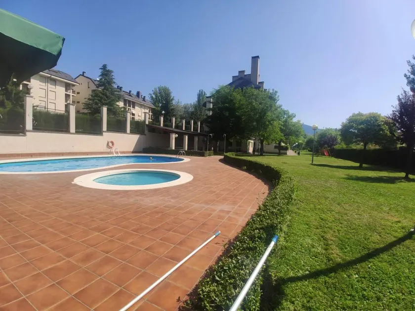 Lovely apartment with pool - Image 1