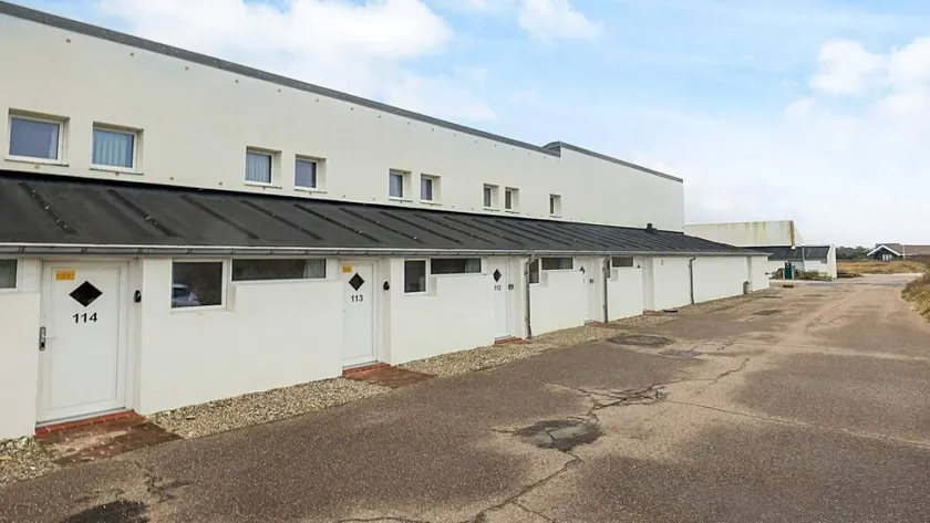 Holiday home with pool & sauna - Image 1
