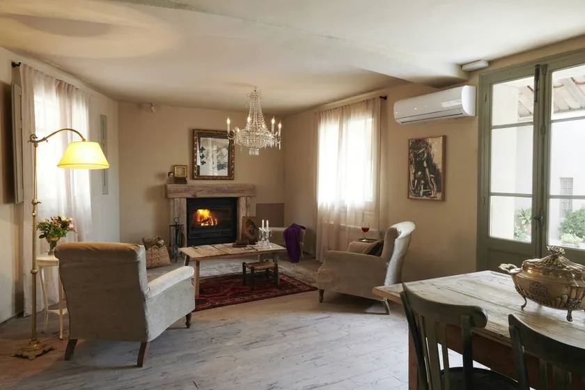 Holiday home with terrace, garden & barbecue - Image 1