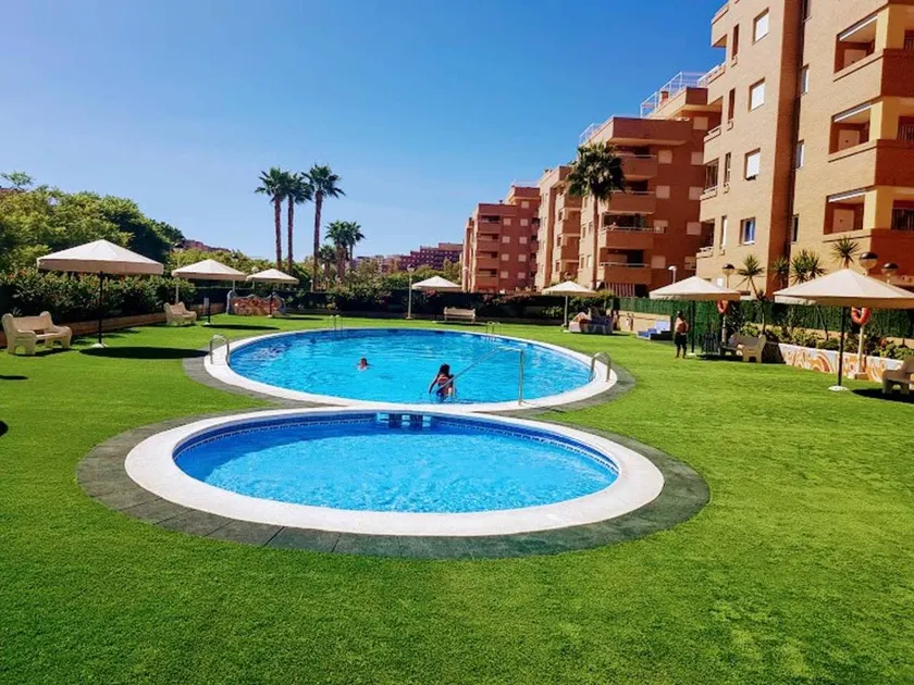 Appartement de vacances avec piscine, jacuzzi et terrasse | Idéal pour le télétravail - Image 1