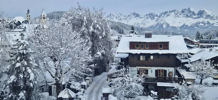 Child-friendly lovely holiday apartment with garden & terrace | Garden view | Next to the ski - Image 1