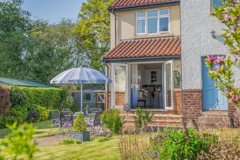 Fully equipped cottage with garden & BBQ | Pets are welcome - Image 1