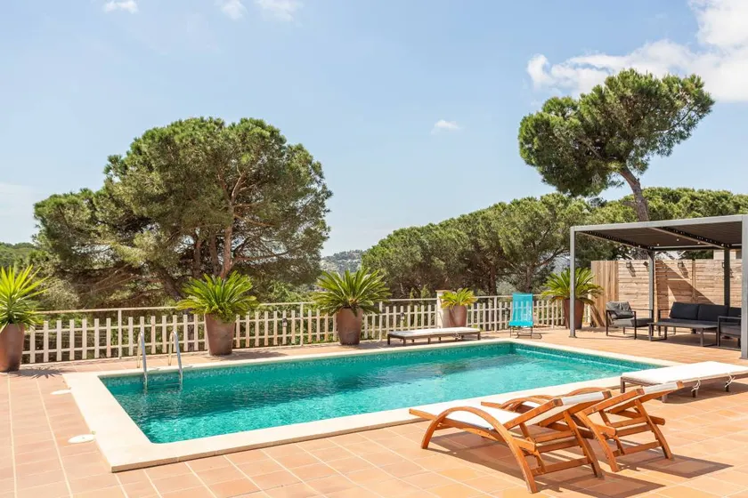 House with garden, pool & terrace | Garden view - Image 1