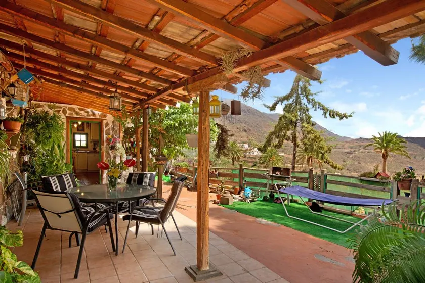 Holiday home with terrace, BBQ & garden | Mountain view - Image 1
