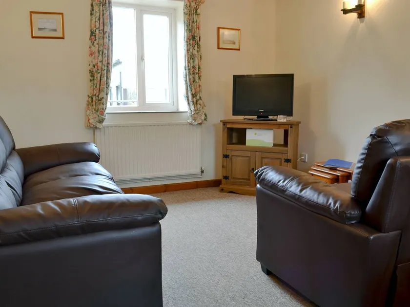 Cottage with garden | River view - Image 1