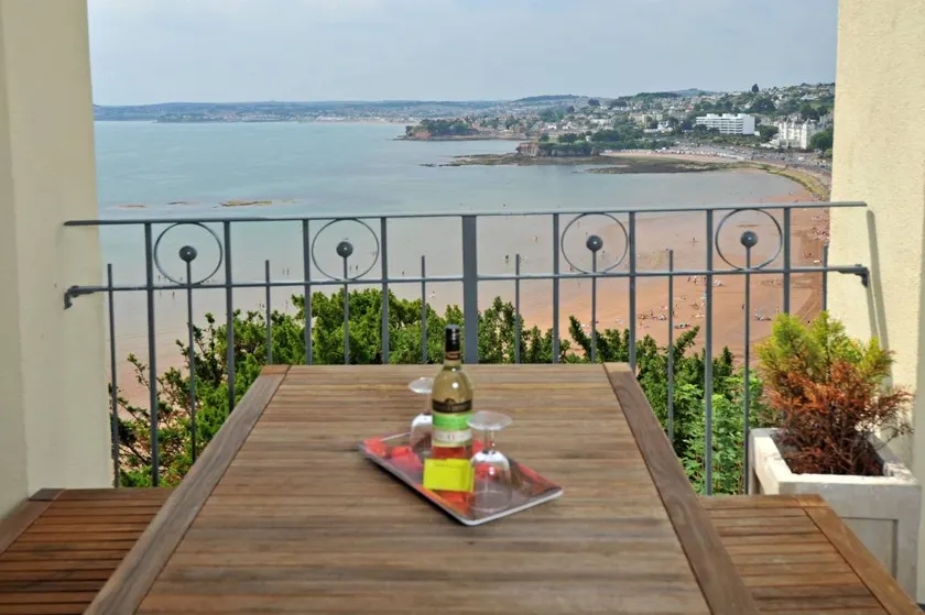 Family-oriented cottage with terrace | Water view | Pets allowed - Image 1